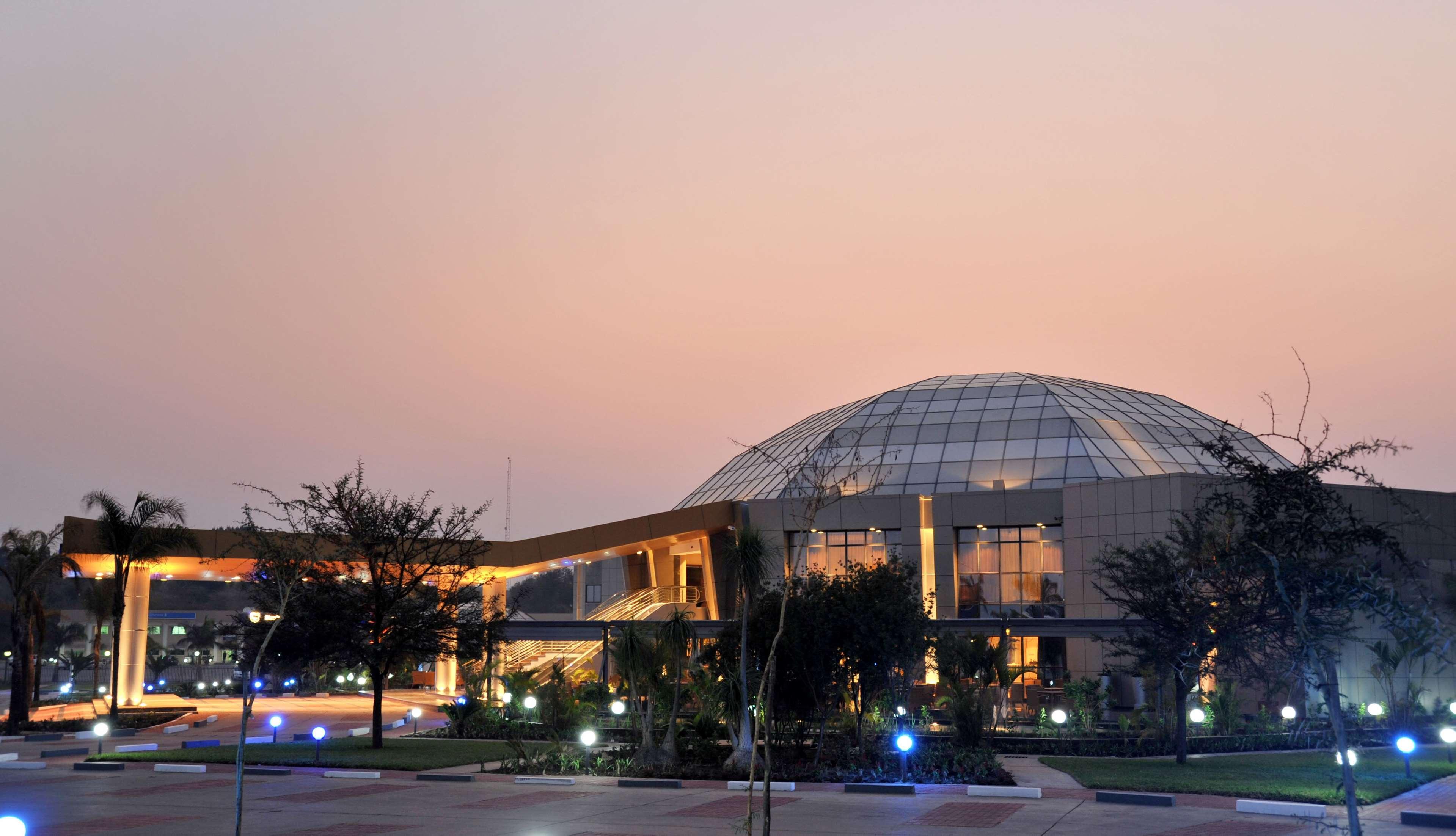 Radisson Blu Hotel Lusaka Kültér fotó The Texas A&M University-Commerce Library